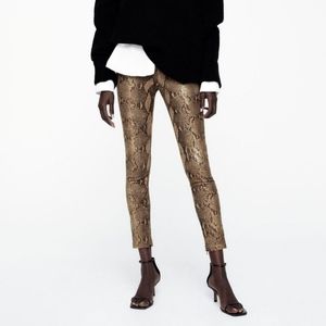 🆕️• Zara Snake Print Legging Pants •